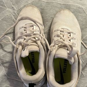 Nike volleyball court shoe